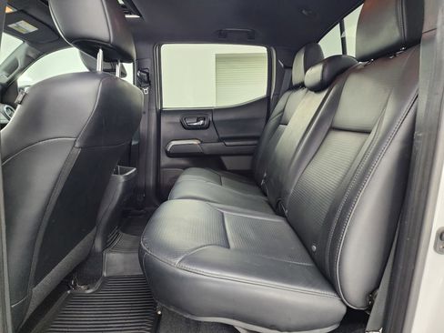 Used 2019 Toyota Tacoma Limited image 9