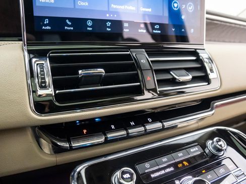 Used 2022 Lincoln Navigator Reserve image 28