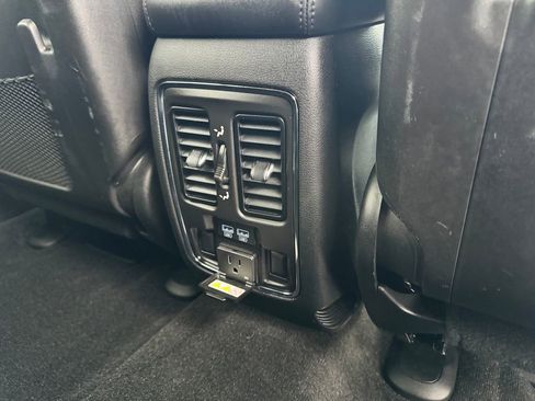 Used 2022 Jeep Grand Cherokee Limited image 15