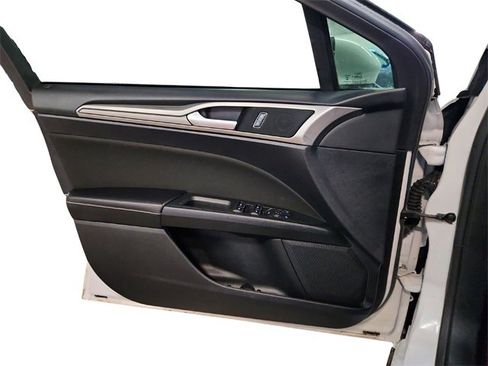 Used 2018 Ford Fusion SE w/ Fusion SE Technology Package image 36