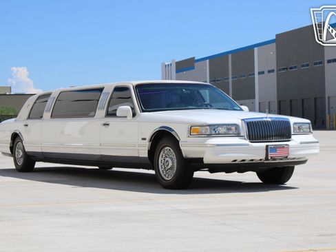Used 1996 Lincoln Town Car Executive image 12