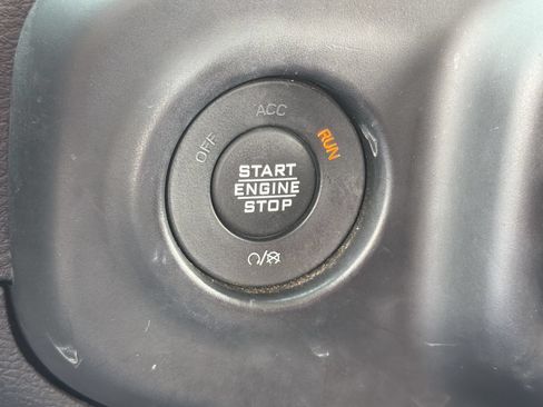 Used 2023 Jeep Wrangler Unlimited Rubicon AWD/4WD image 10