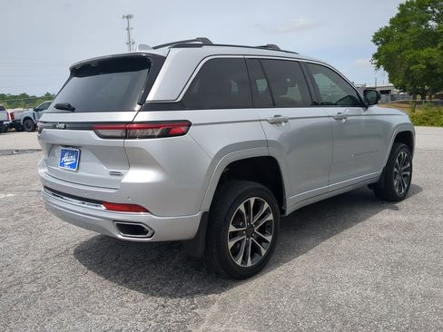 Certified 2022 Jeep Grand Cherokee Overland w/ Adv Protech Group III AWD/4WD image 3