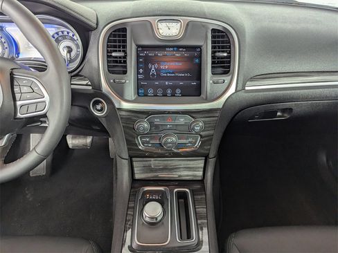 Used 2022 Chrysler 300 Touring image 24