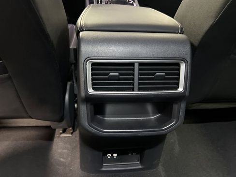 Used 2025 Volkswagen Atlas Cross Sport SE image 16