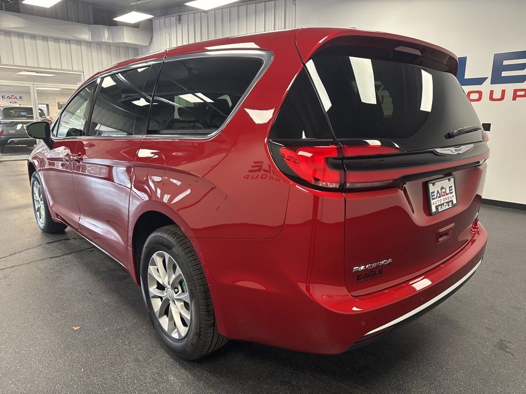 New 2026 Chrysler Pacifica Select AWD/4WD image 8
