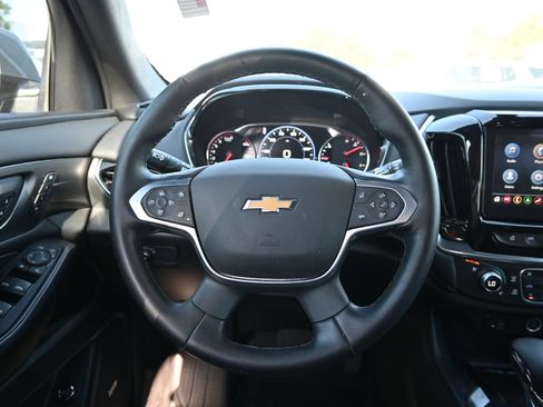 Used 2023 Chevrolet Traverse Premier FWD image 5