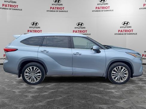 Used 2021 Toyota Highlander Platinum AWD/4WD image 2