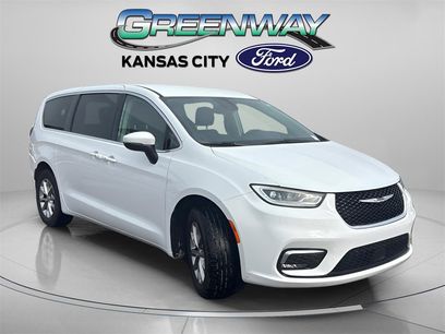Used 2023 Chrysler Pacifica Touring-L
