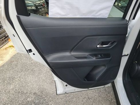 New 2026 Nissan Kicks SR w/ Cold Weather Package FWD image 11