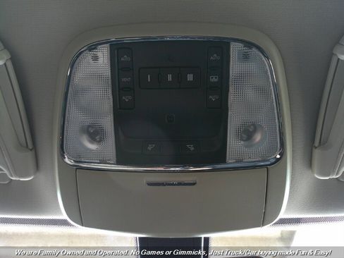 Used 2019 Chrysler 300 Limited image 45