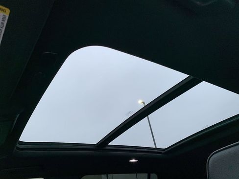 Used 2022 GMC Yukon XL Denali image 32