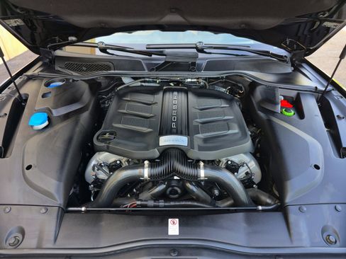 Used 2018 Porsche Cayenne S w/ Premium Package image 33