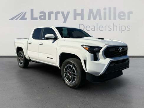 Certified 2025 Toyota Tacoma TRD Sport image 7