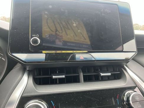 Used 2023 Toyota Venza LE image 21