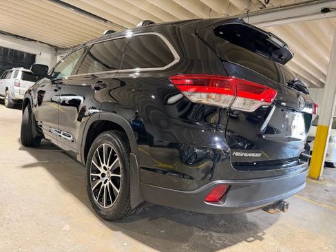Used 2018 Toyota Highlander SE AWD/4WD image 3