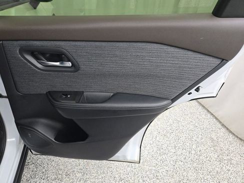 Used 2023 Nissan Rogue SV image 10