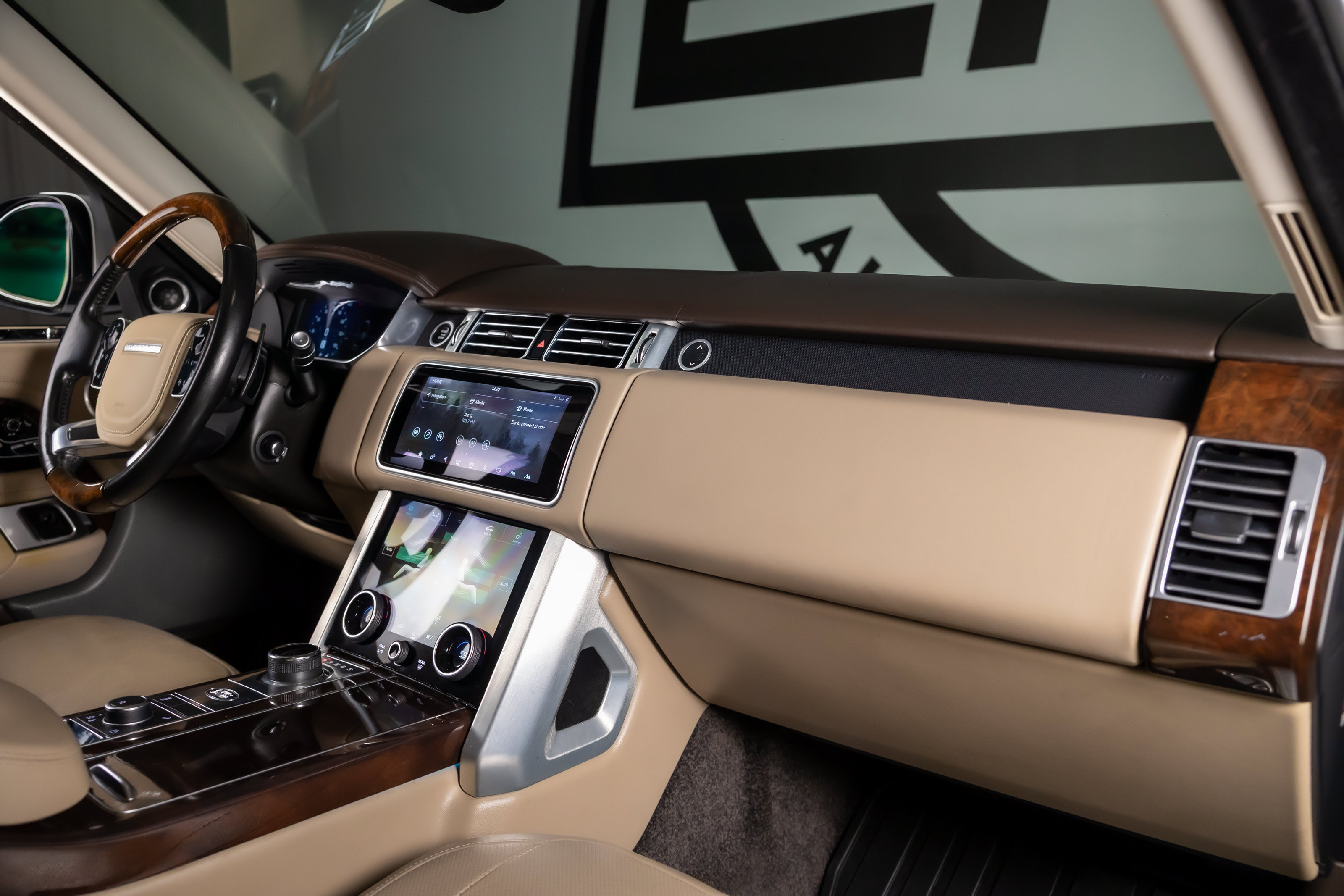 Used 2019 Land Rover Range Rover Supercharged AWD/4WD image 24
