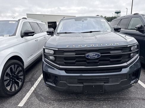 Used 2025 Ford Expedition Active AWD/4WD image 4