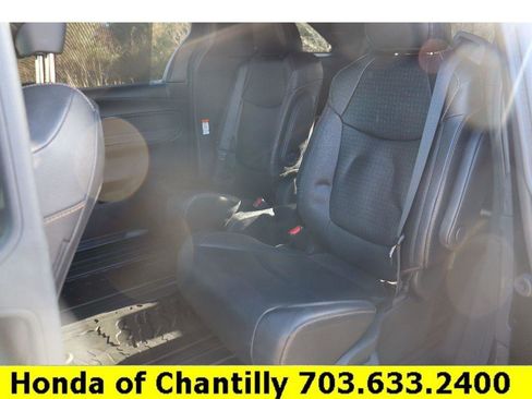 Used 2025 Toyota Sienna XLE Woodland Edition image 29