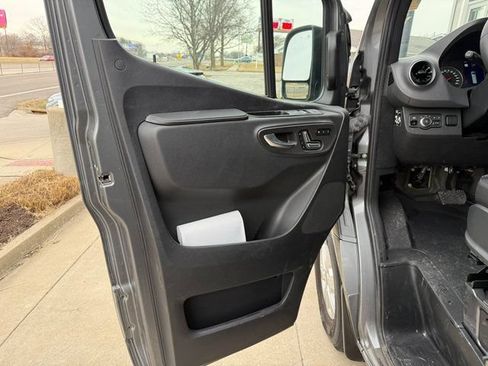 Used 2023 Mercedes-Benz Sprinter 2500 image 8