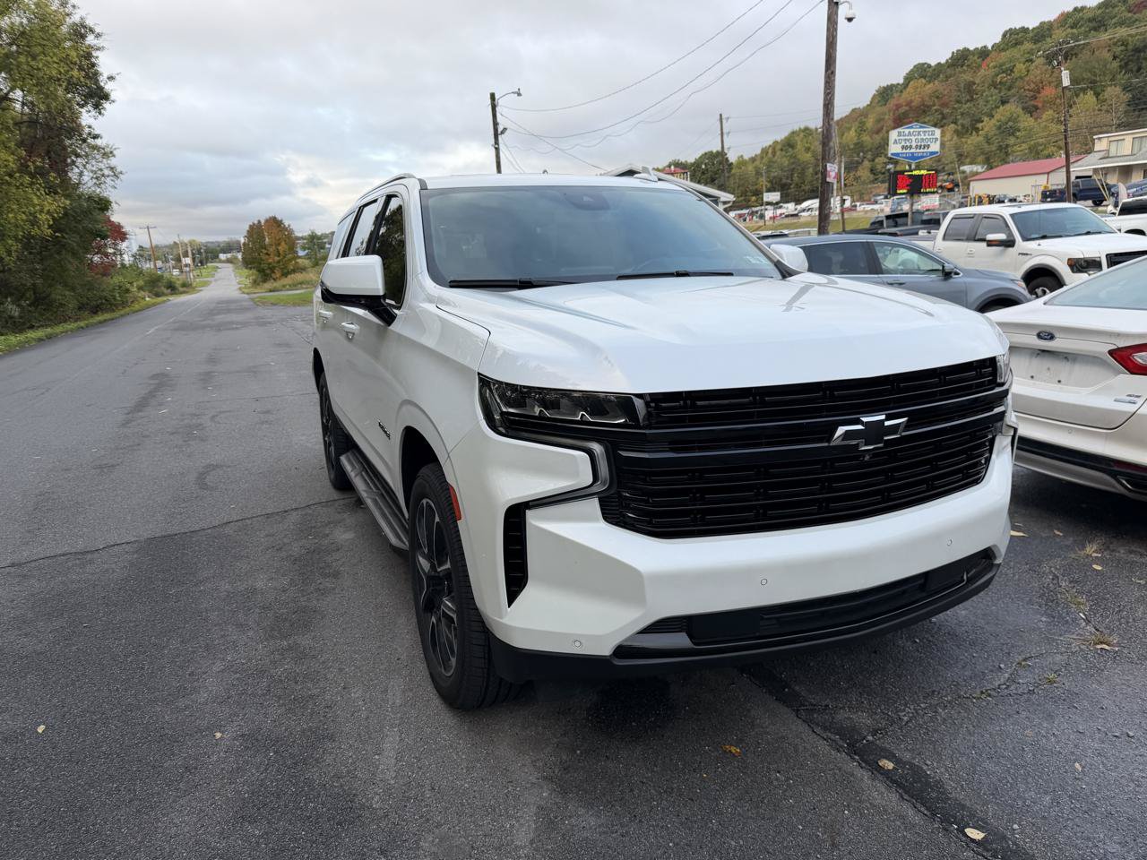 Used 2023 Chevrolet Tahoe RST w/ Luxury Package AWD/4WD image 3