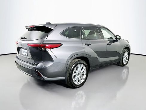 Used 2022 Toyota Highlander Limited AWD/4WD image 8