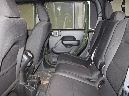 Used 2023 Jeep Gladiator Sport AWD/4WD image 18