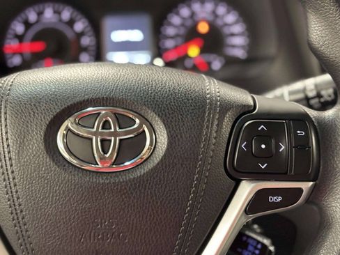 Used 2015 Toyota Sienna LE FWD image 32