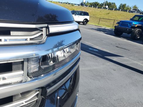 Used 2024 Ford Expedition Platinum image 3