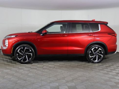 Used 2024 Mitsubishi Outlander SE image 17