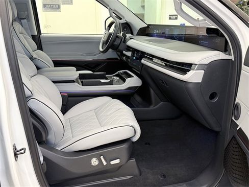 New 2025 Lincoln Navigator L Black Label w/ Black Label Special Edition image 9