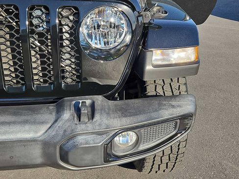 Used 2022 Jeep Gladiator Sport image 11