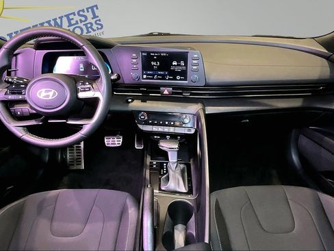 Used 2025 Hyundai Elantra Sport FWD image 8