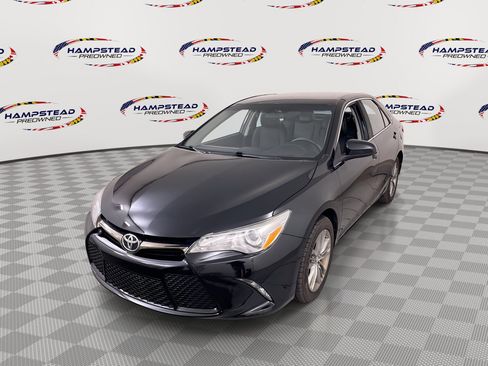 Used 2017 Toyota Camry SE FWD image 1