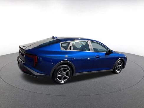 Used 2025 Kia K4 LXS image 13