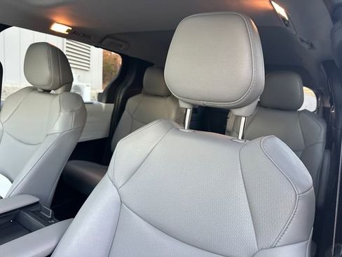 Used 2025 Toyota Sienna XLE image 15