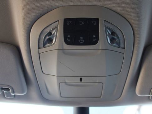 Used 2024 Chrysler Pacifica Limited FWD image 34