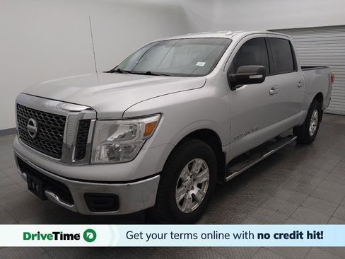 Used 2018 Nissan Titan SV image 1