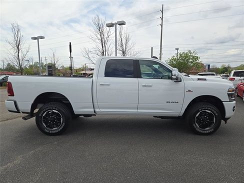 Used 2026 RAM 2500 Laramie AWD/4WD image 12