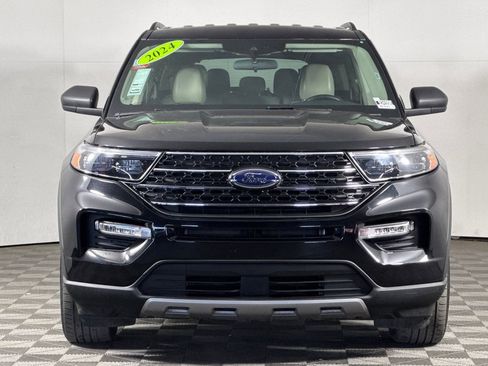 Used 2024 Ford Explorer XLT w/ Equipment Group 202A image 6