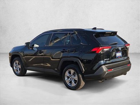 Used 2022 Toyota RAV4 LE AWD/4WD image 8
