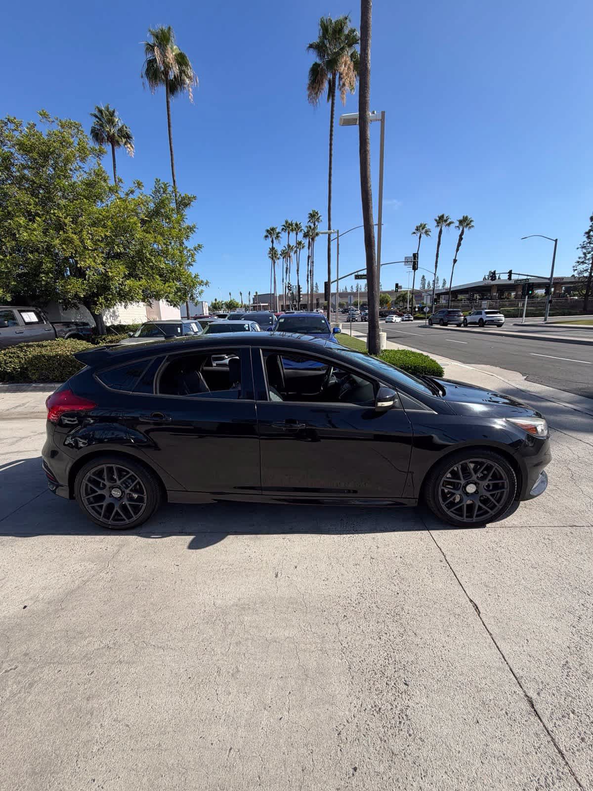 Used 2018 Ford Focus ST FWD image 4