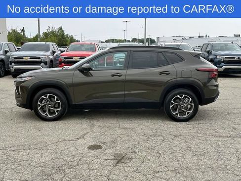 Certified 2024 Chevrolet Trax LT w/ Sunroof Package FWD image 2