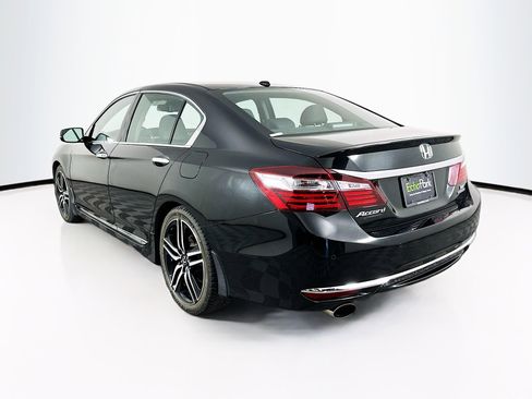 Used 2017 Honda Accord Touring image 5