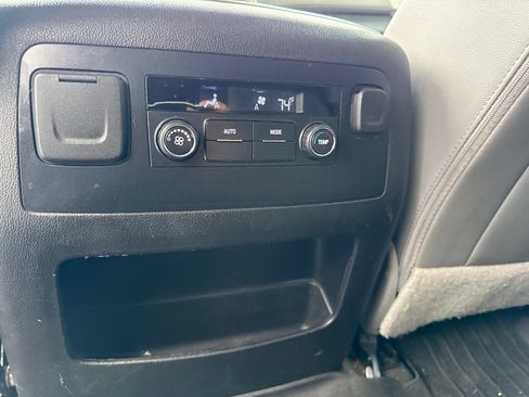 Used 2019 Chevrolet Suburban LT AWD/4WD image 15