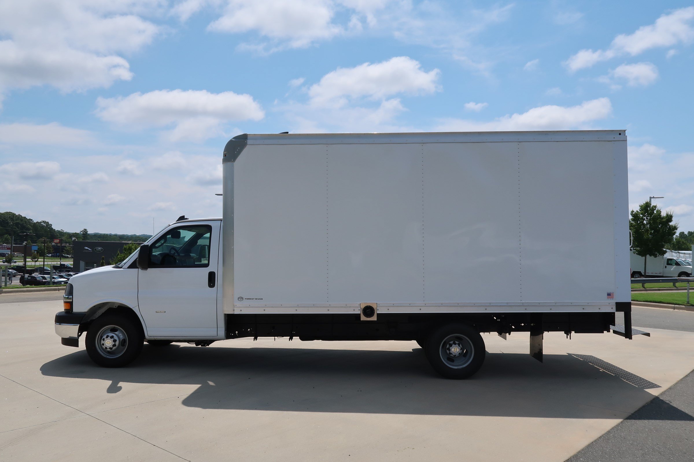 Used 2025 Chevrolet Express 3500 w/ Power Convenience Package RWD image 6
