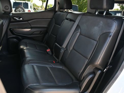 Used 2023 GMC Acadia SLT image 11