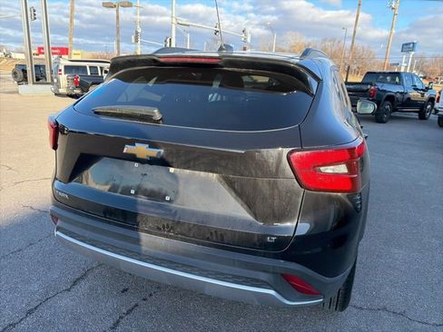 Used 2025 Chevrolet Trax LT w/ LT Convenience Package image 14