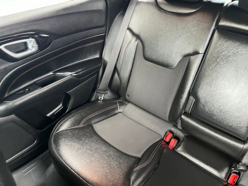 Used 2025 Jeep Compass Trailhawk image 36